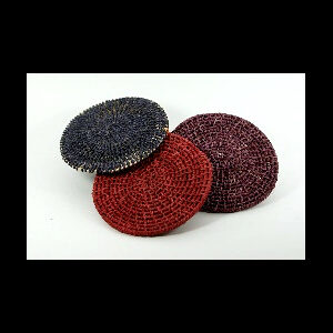 Porta vasos Waorani artesanales rojo marrón y gris oscuro