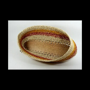 Canasta ovalada con base de madera natural rojo y amarillo