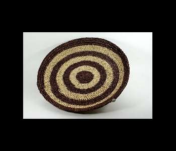 Canasta tejida Waorani centro circular marrón oscuro