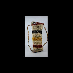 Porta botellas Waorani tejido con tirante y líneas gruesas gris marrón y amarillo