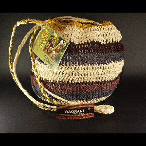 Bolso WEMA tejido a mano color marrón claro, marrón oscuro y fibra natural