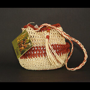 Bolso WEMA tejido a mano color marrón rojizo y fibra natural